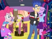 Jouer à Equestria Girls Secret Kiss