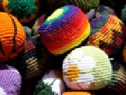 Jouer à Jigsaw: hacky sacks
