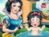 Jouer à Snow white baby wash